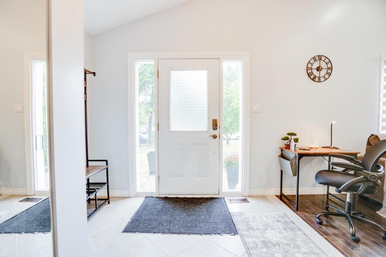 Furnished Family Home Near Toronto - Great Location Game Room - Backyard - Parking & Self Checkin 피커링 외부 사진