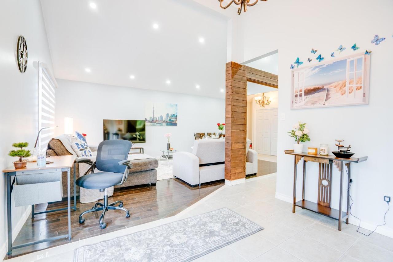 Furnished Family Home Near Toronto - Great Location Game Room - Backyard - Parking & Self Checkin 피커링 외부 사진