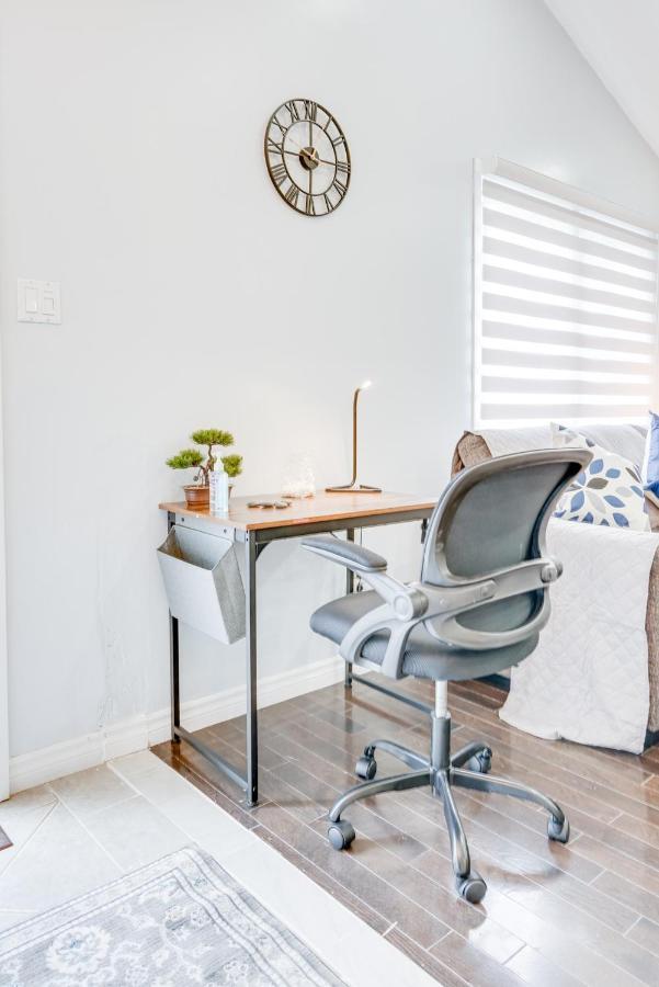 Furnished Family Home Near Toronto - Great Location Game Room - Backyard - Parking & Self Checkin 피커링 외부 사진