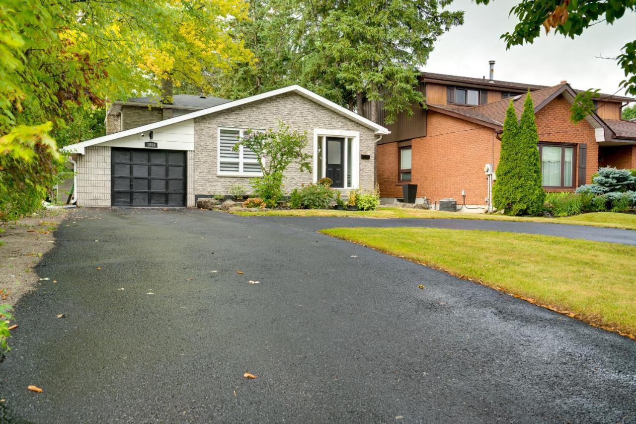 Furnished Family Home Near Toronto - Great Location Game Room - Backyard - Parking & Self Checkin 피커링 외부 사진