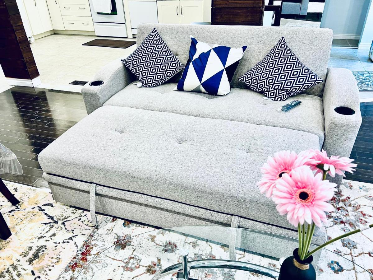 Furnished Family Home Near Toronto - Great Location Game Room - Backyard - Parking & Self Checkin 피커링 외부 사진